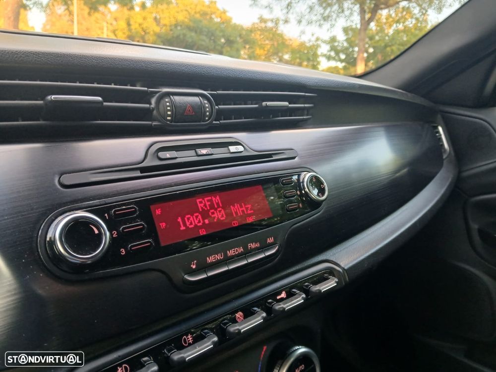 Alfa Romeo Giulietta 1.6 JTDm Distinctive - 10