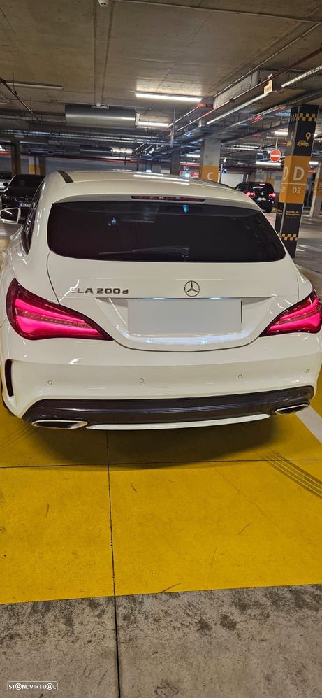 Mercedes-Benz CLA 200 d Shooting Brake AMG Line - 26