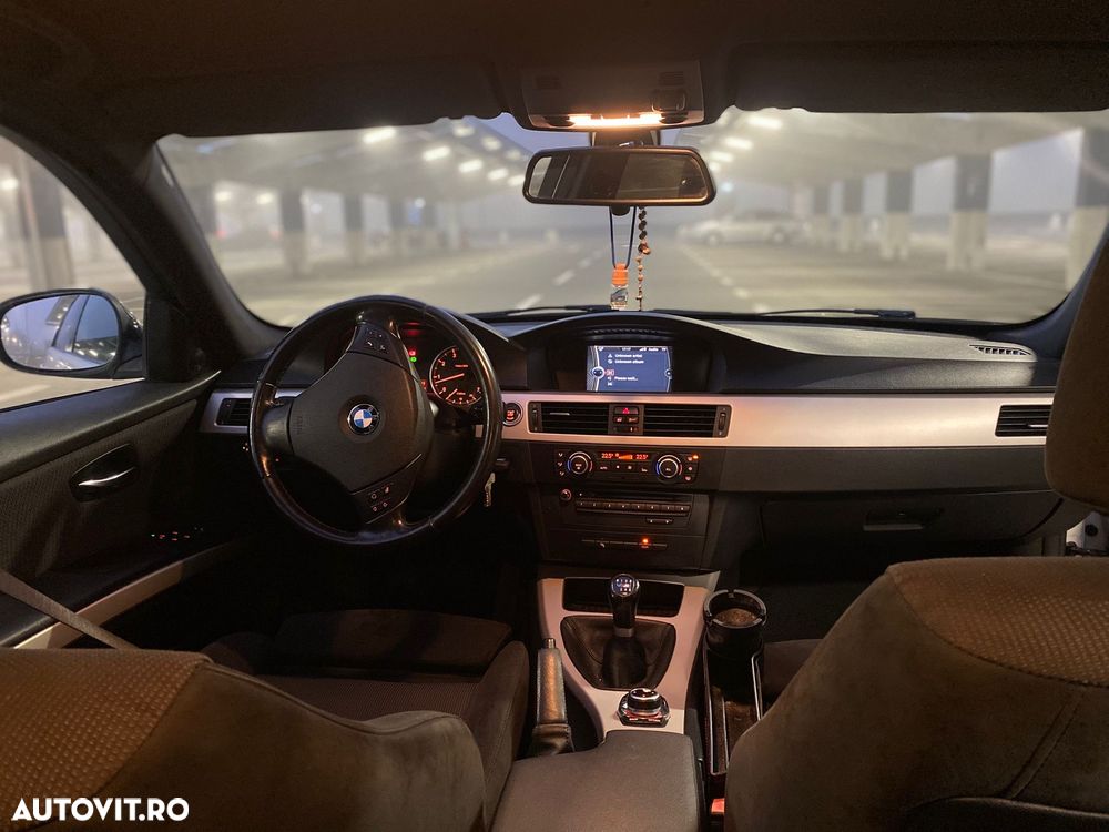 BMW Seria 3 318i Touring - 5