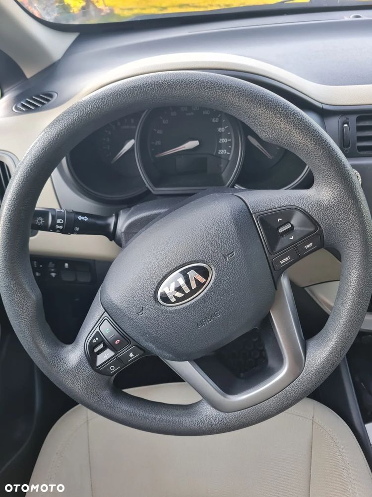 Kia Rio - 11
