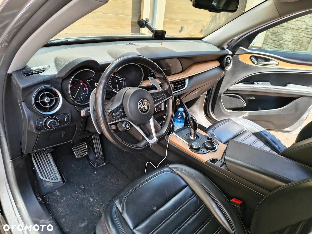 Alfa Romeo Stelvio - 13