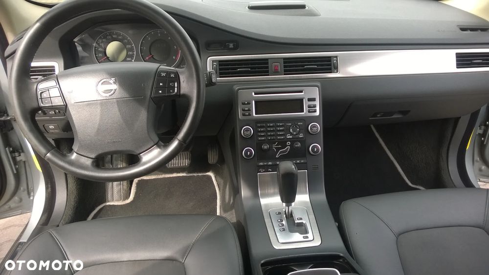 Volvo XC 70 D5 AWD Momentum - 12