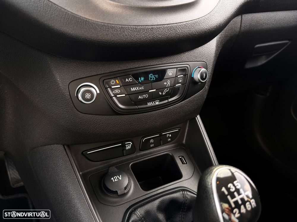 Ford Transit Courier 1.5 TDCi Limitada - 18