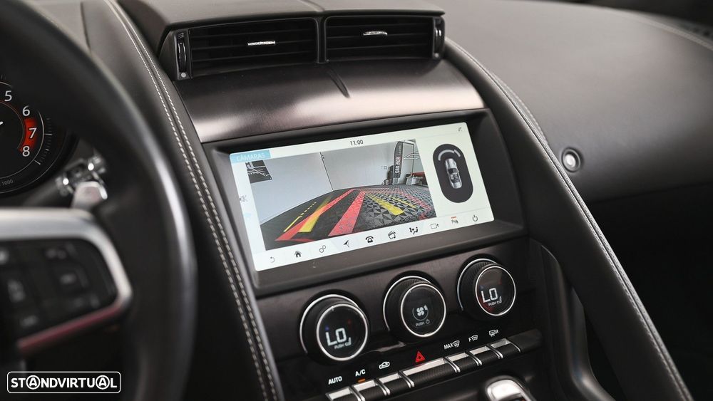 Jaguar F-Type 2.0 i4 Chequered Flag - 38