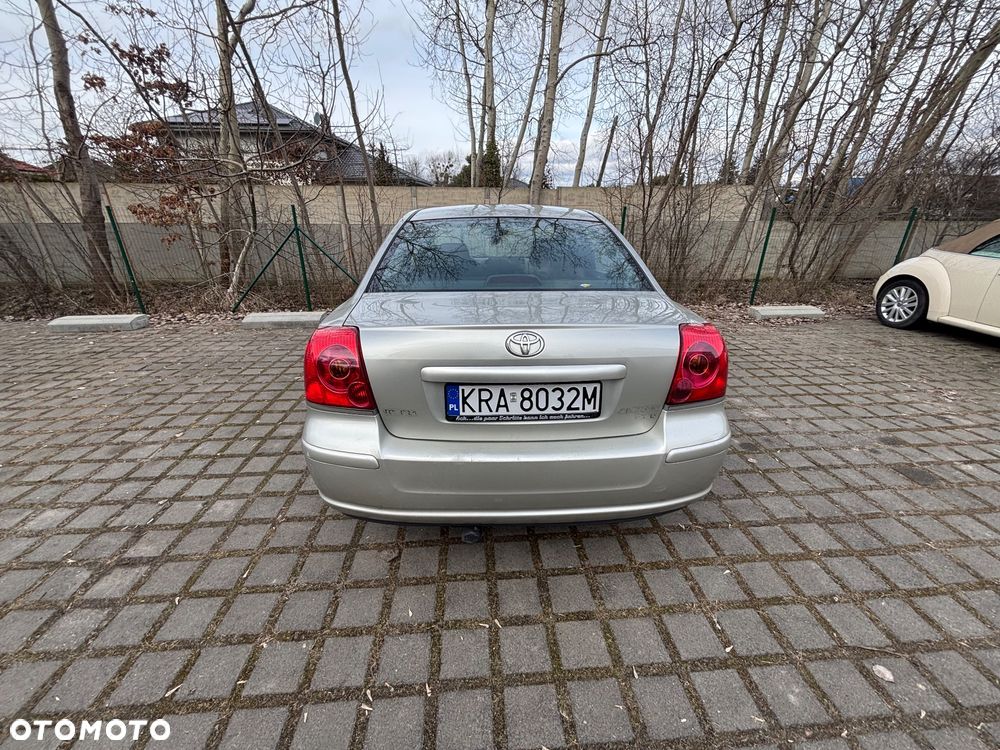 Toyota Avensis 2.2 D-4D Prestige - 4