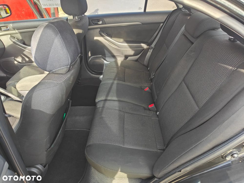 Toyota Avensis 2.0 D-4D Sol - 16