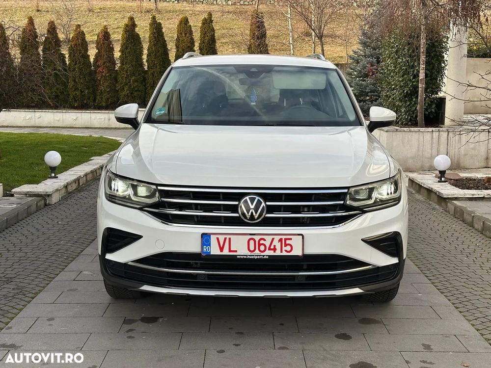 Volkswagen Tiguan - 1