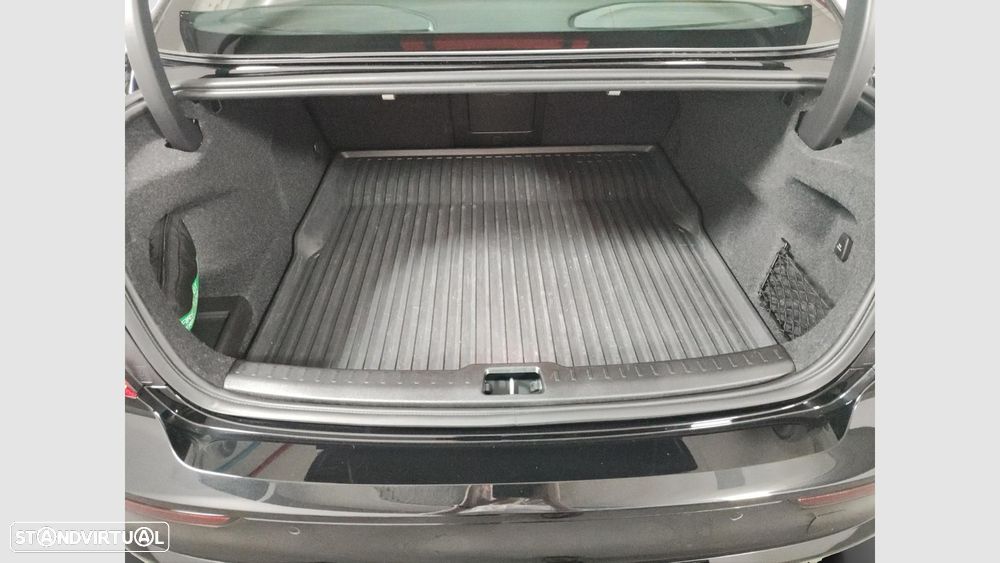 Volvo S60 2.0 T8 PHEV Plus Dark AWD - 19