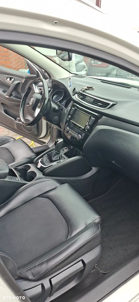 Nissan Qashqai 1.3 DIG-T N-Connecta DCT - 16