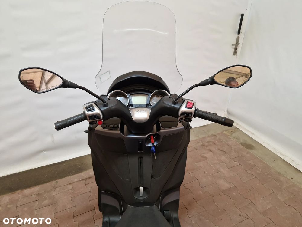 Piaggio MP-3 - 33