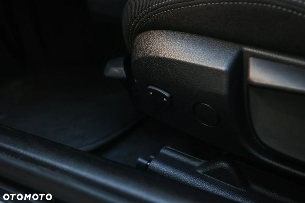 BMW Seria 3 320d Sport Line - 17