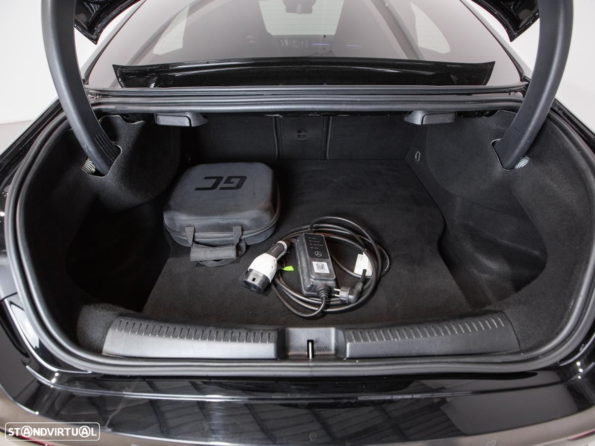 Mercedes-Benz CLA 250 e AMG Line - 12