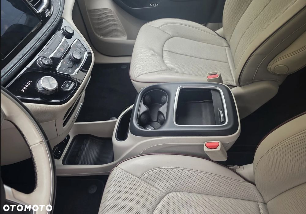 Chrysler Pacifica - 11