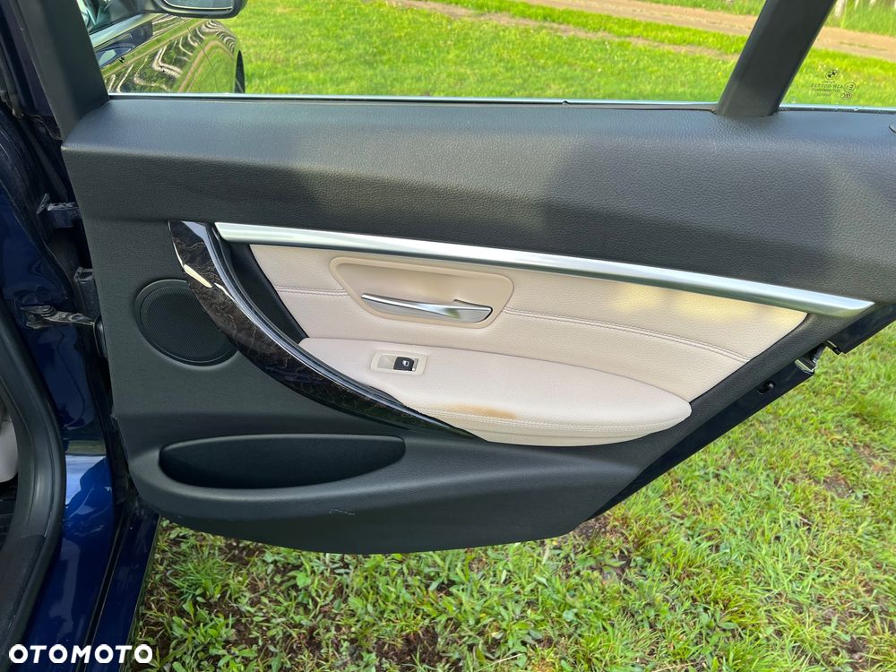 BMW Seria 3 330i xDrive Sport Line - 28