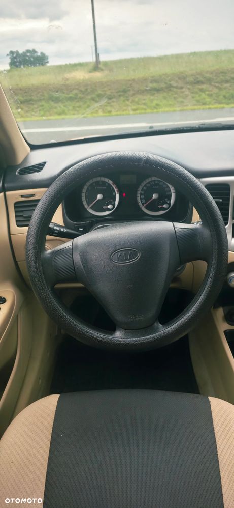 Kia Rio 1.4 Comfort - 8