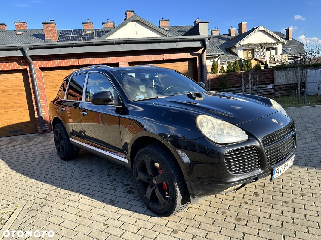 Porsche Cayenne Turbo - 1