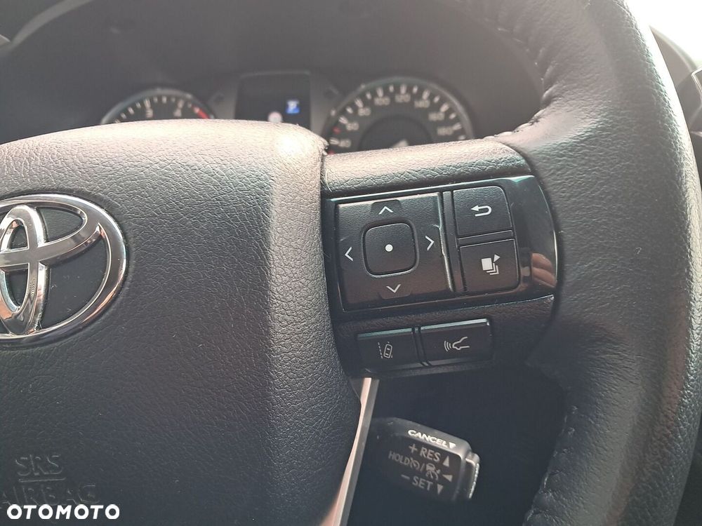 Toyota Hilux 2.8 D-4D Double Cab SR5 4x4 - 24