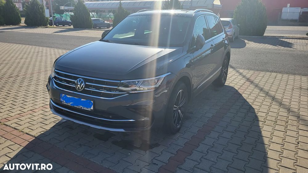 Volkswagen Tiguan - 1