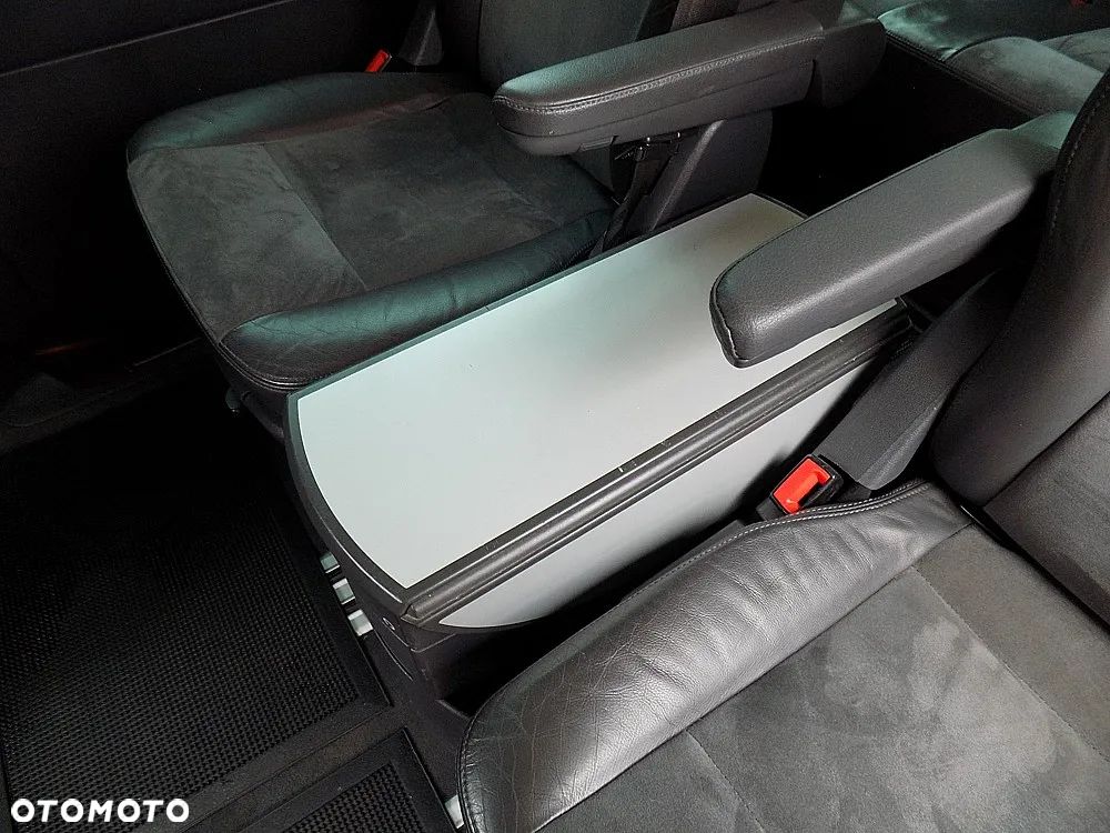 Volkswagen Multivan - 24