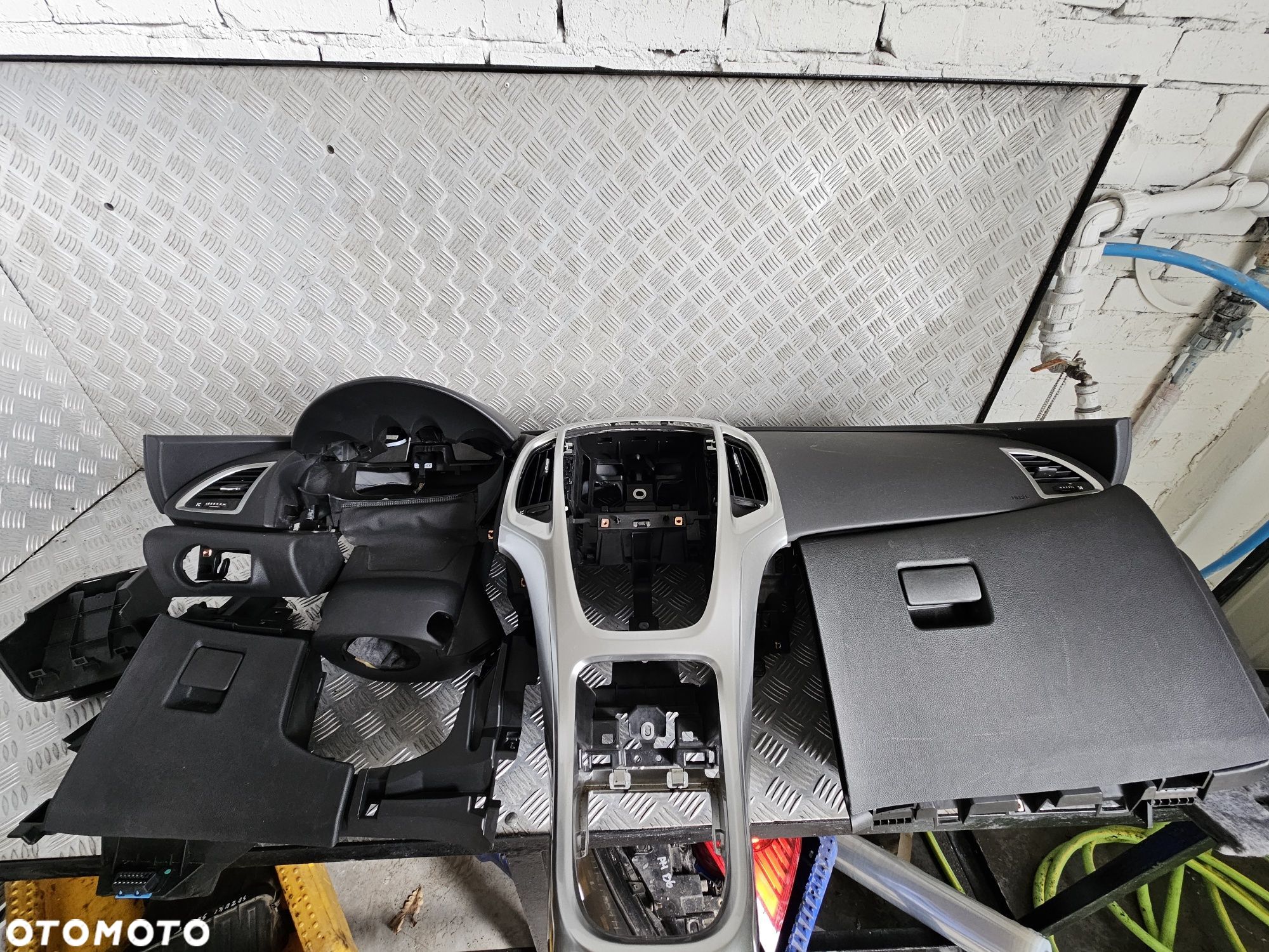 Opel Astra J deska konsola kokpit - 1