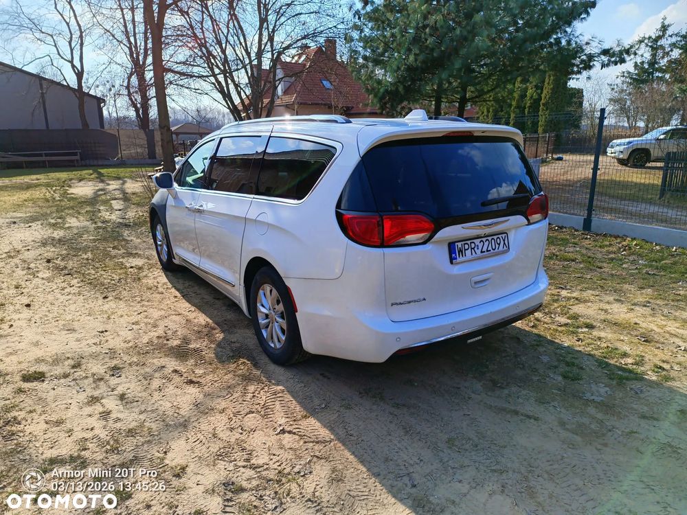 Chrysler Pacifica - 3