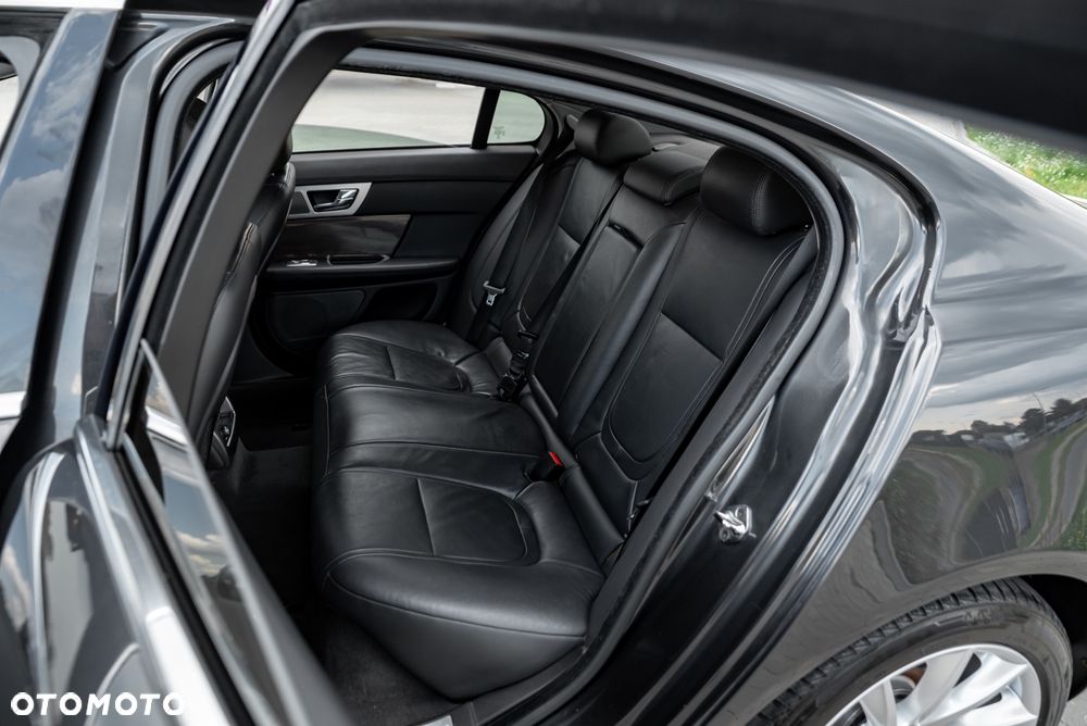 Jaguar XF 2.2 - 21