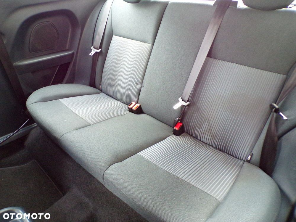 Ford Fiesta - 25