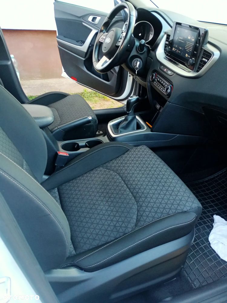 Kia Ceed 1.6 CRDi mHEV S - 13