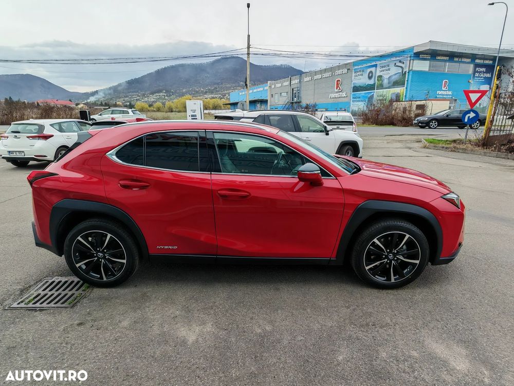 Lexus UX 250h FWD Executive - 38