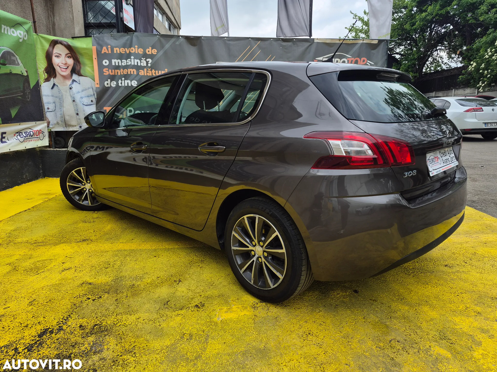 Peugeot 308 1.2 L PureTech Turbo Allure - 8