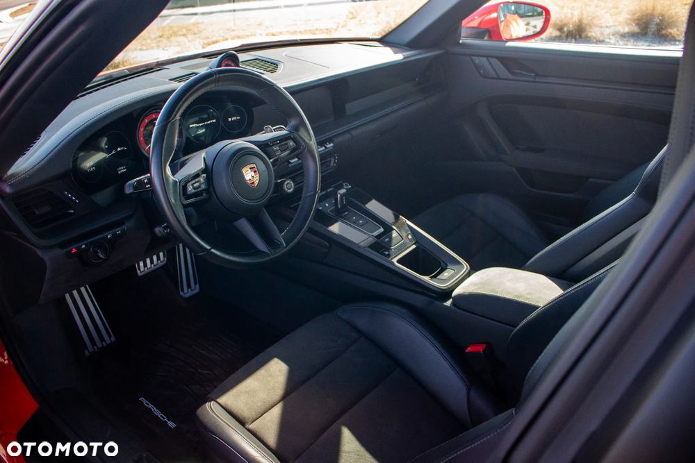 Porsche 911 Targa 4 GTS - 14