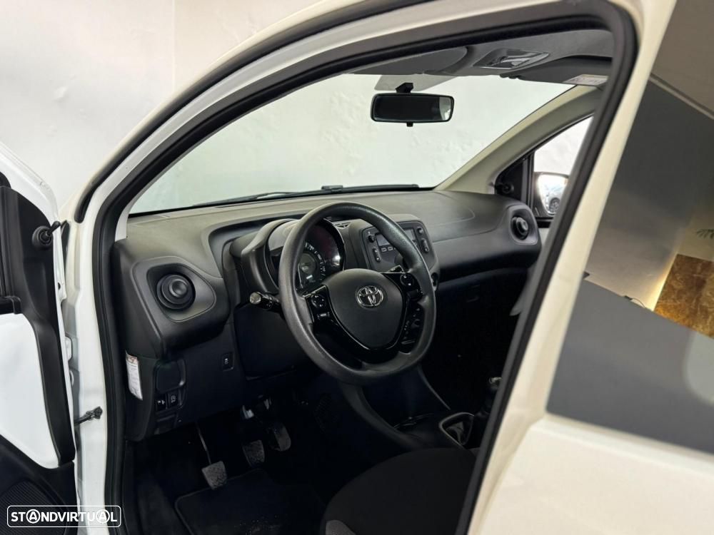 Toyota Aygo x-business - 26