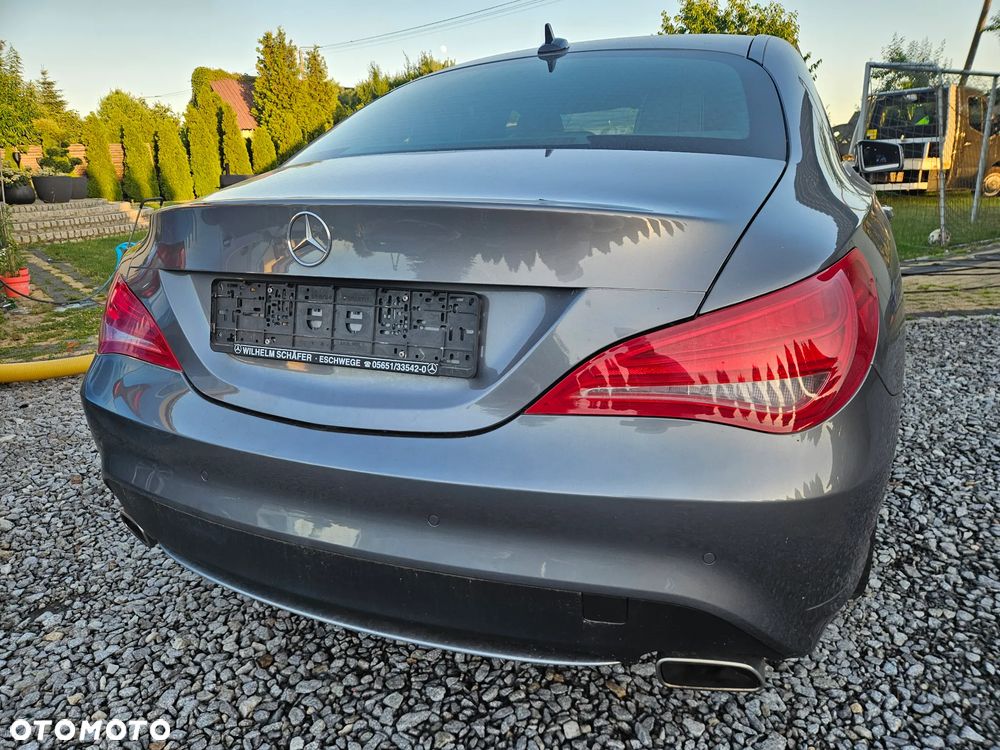 Mercedes-Benz CLA 180 Orange Art Edition - 6