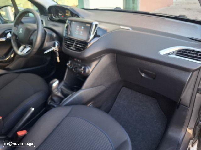 Peugeot 208 1.2 PureTech Signature - 43