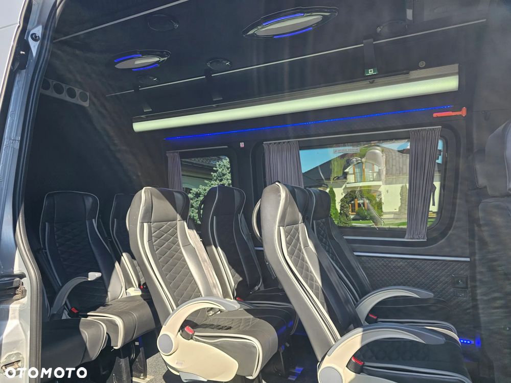 Mercedes-Benz Sprinter - 13