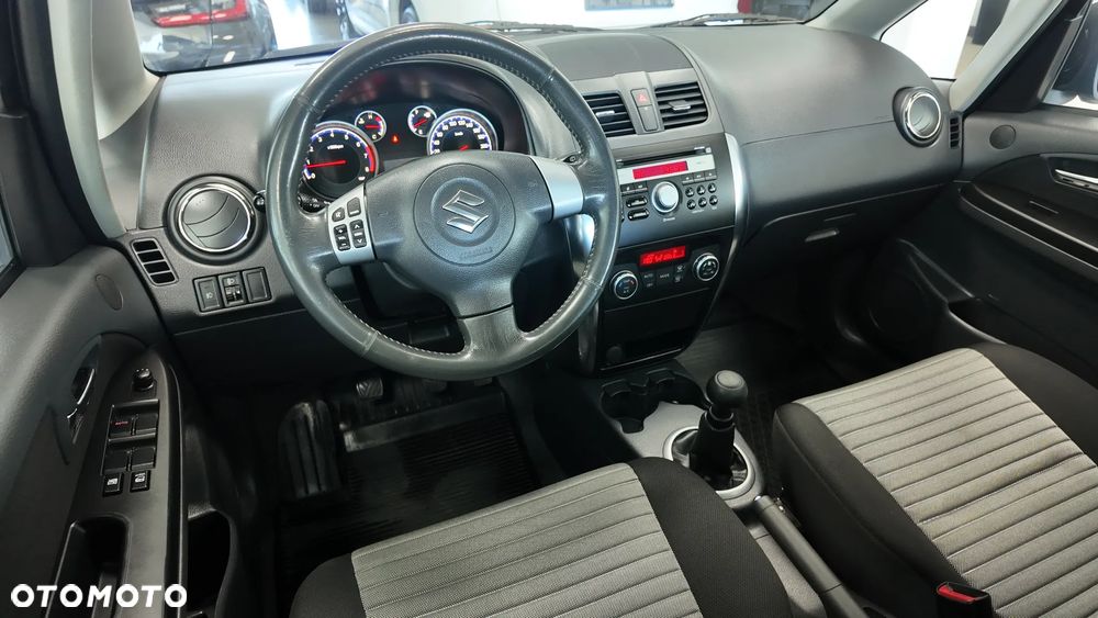 Suzuki SX4 1.6 Premium - 22