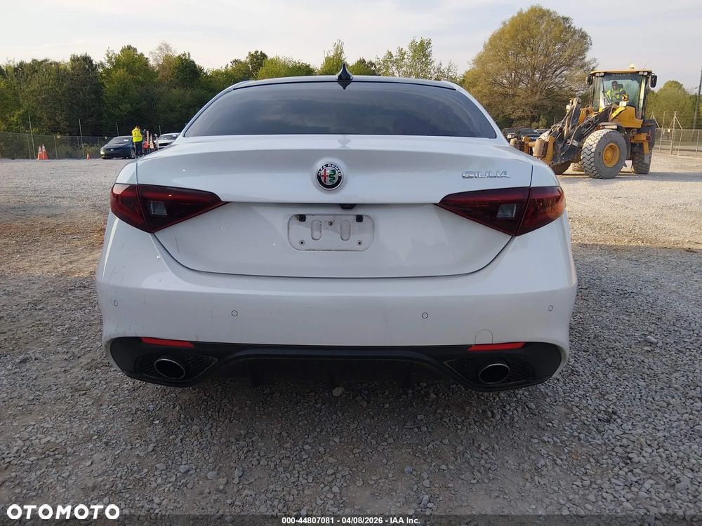 Alfa Romeo Giulia - 16