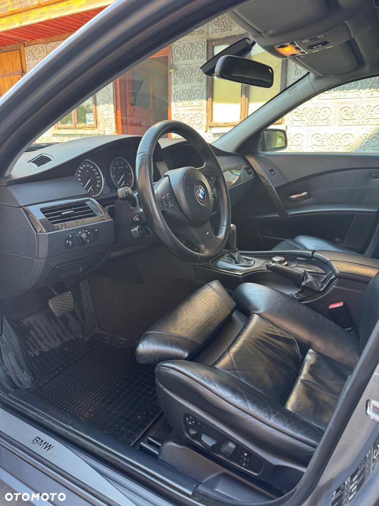 BMW Seria 5 550i - 16