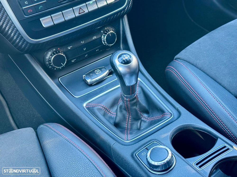 Mercedes-Benz A 180 d AMG Line - 36