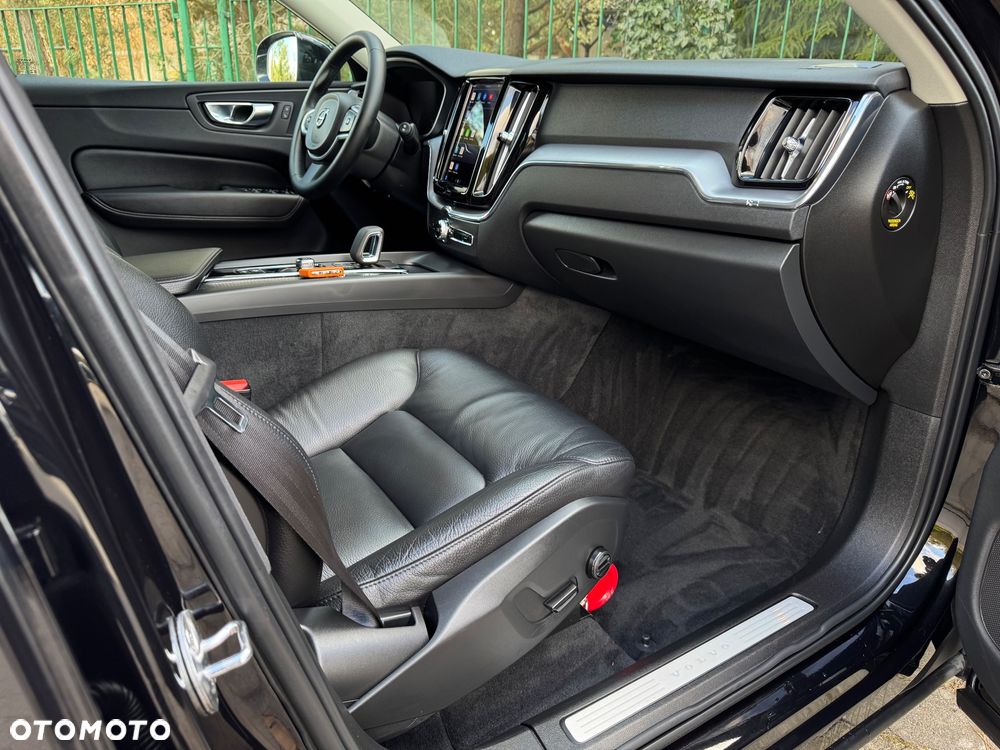 Volvo XC 60 B4 D Geartronic Momentum Pro - 27