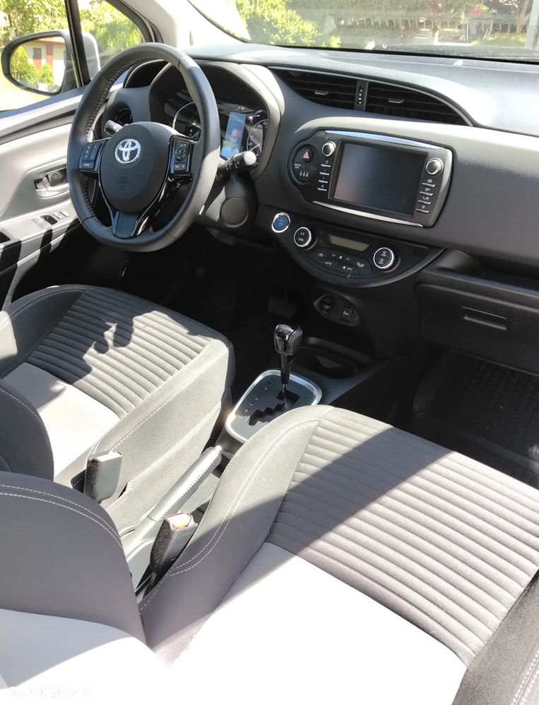 Toyota Yaris Hybrid 100 Active EU6 - 8