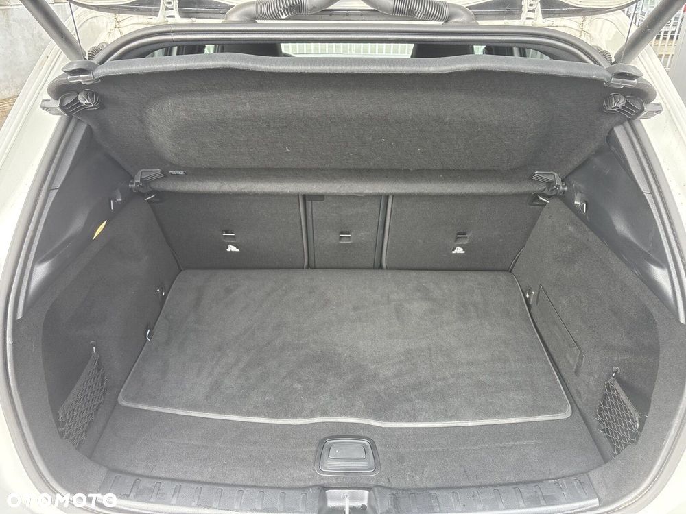 Mercedes-Benz GLA - 24