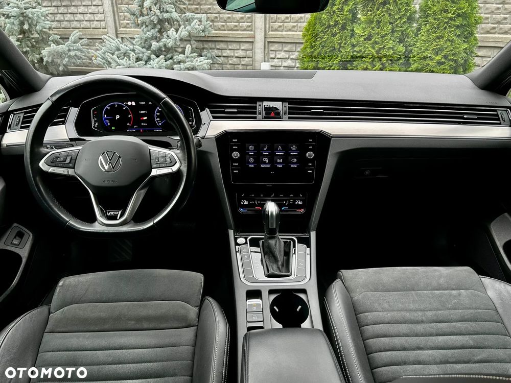 Volkswagen Passat Variant 2.0 TDI SCR DSG 4Motion Elegance - 9
