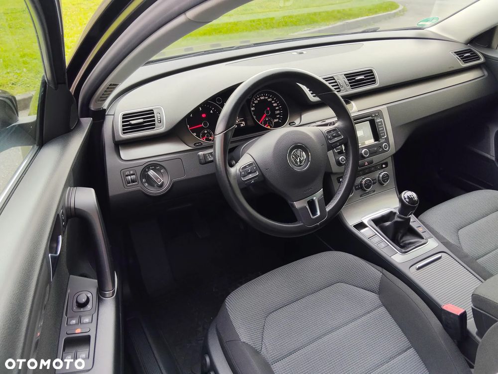 Volkswagen Passat Variant 2.0 Blue TDI SCR Highline - 24