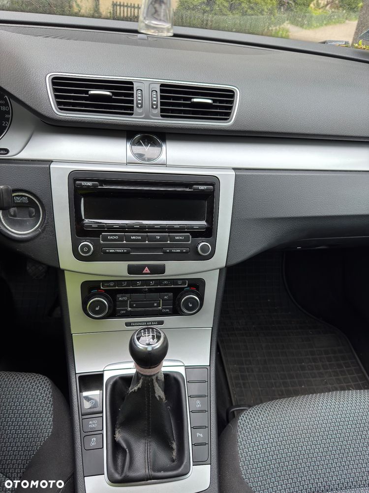 Volkswagen Passat 1.6 TDI DPF BlueMot Comfortline - 5