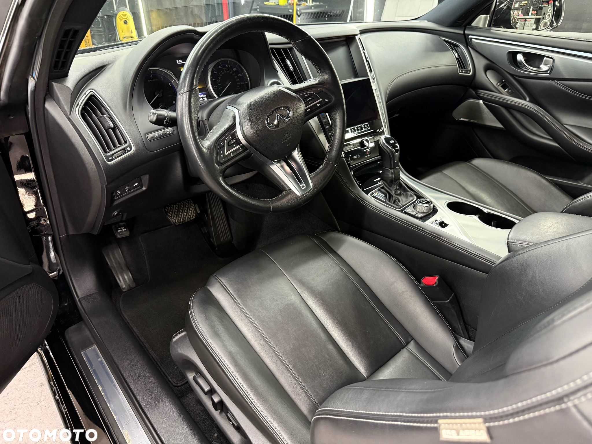 Infiniti Q60 2.0t Coupe Premium Tech - 8