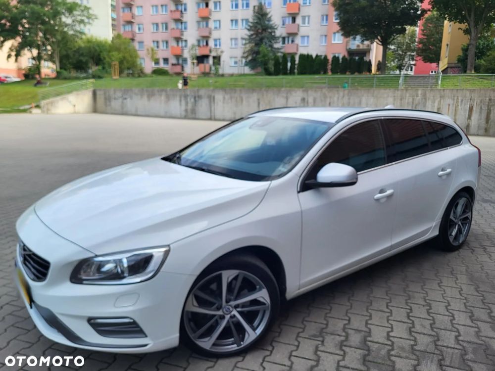 Volvo V60 D4 Drive-E R-Design Momentum - 16