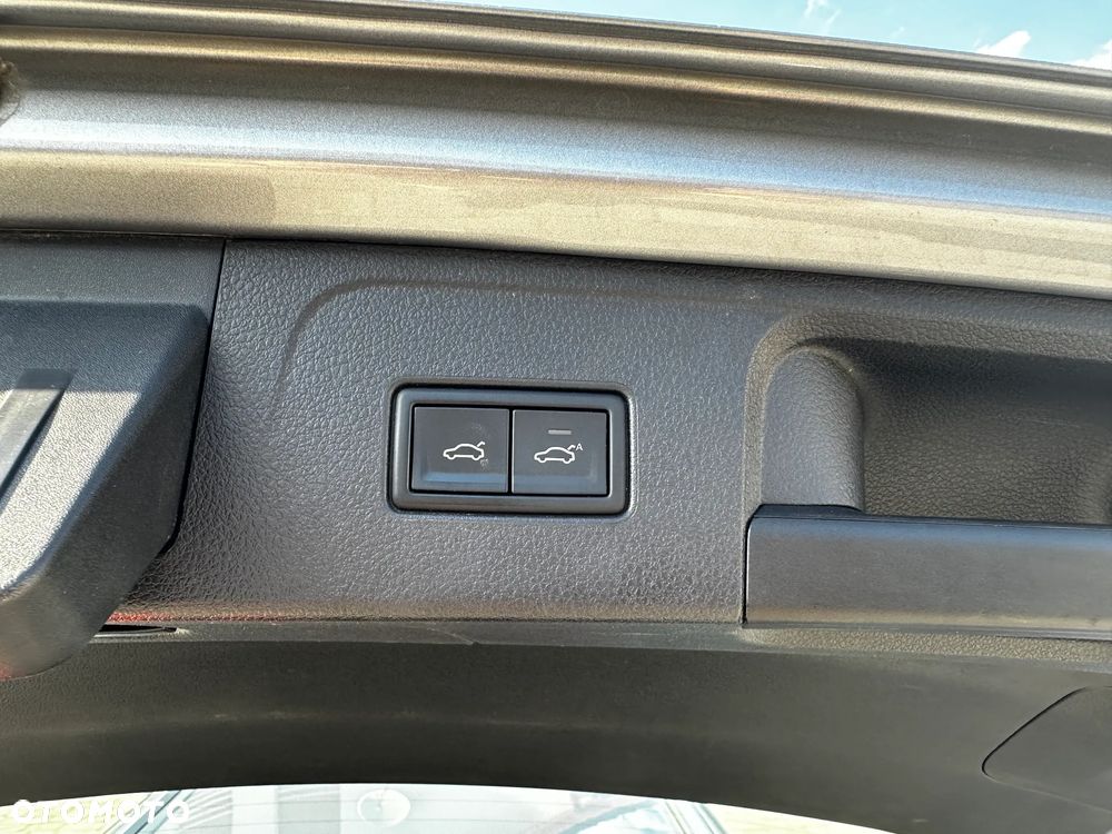 Volkswagen Passat 2.0 TDI Elegance DSG - 13