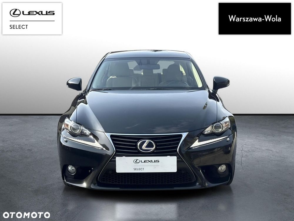 Lexus IS - 10