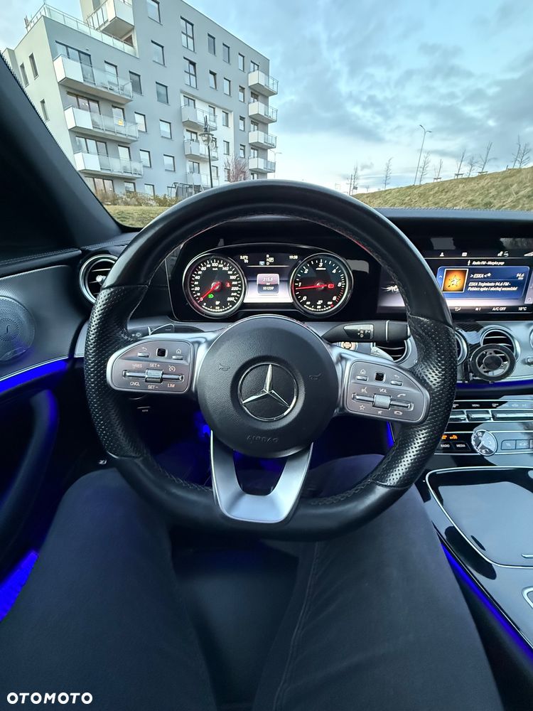 Mercedes-Benz Klasa E 220 d 4-Matic 9G-TRONIC - 12